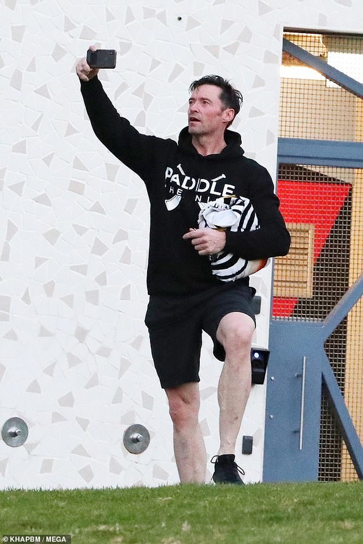 Người sói Hugh Jackman khoe cơ bắp cuồn cuộn ở tuổi 51 - Ảnh 8. Người sói Hugh Jackman khoe cơ bắp cuồn cuộn ở tuổi 51 - Ảnh 8.