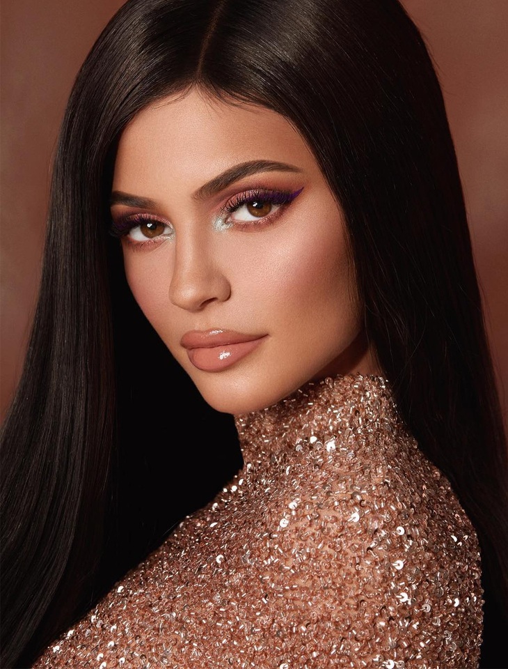 Nói Kylie Jenner là tỷ phú “tự thân”, có đúng không? - Ảnh 1. Nói Kylie Jenner là tỷ phú “tự thân”, có đúng không? - Ảnh 1.