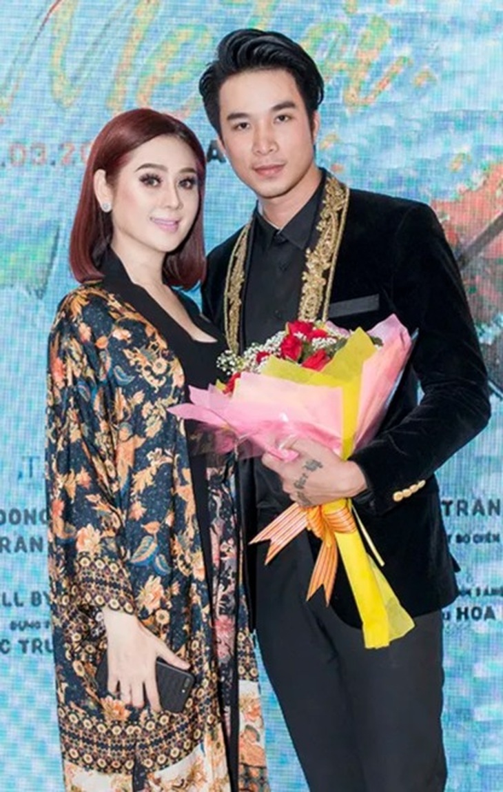 Con trai người đẹp chuyển giới Lâm Khánh Chi lần đầu lộ diện - Ảnh 5. Con trai người đẹp chuyển giới Lâm Khánh Chi lần đầu lộ diện - Ảnh 5.