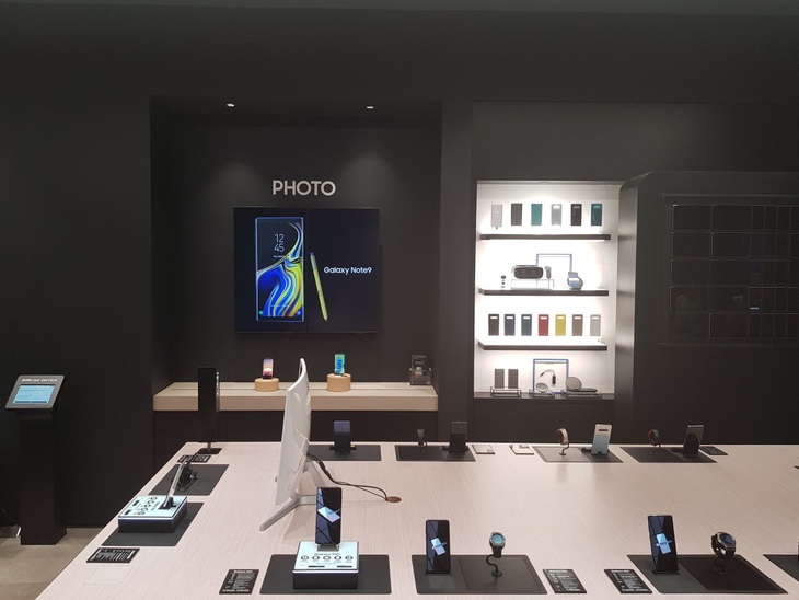Samsung Showcase lớn thứ 3 thế giới được đặt tại Việt Nam - Ảnh 2. Samsung Showcase lớn thứ 3 thế giới được đặt tại Việt Nam - Ảnh 2.