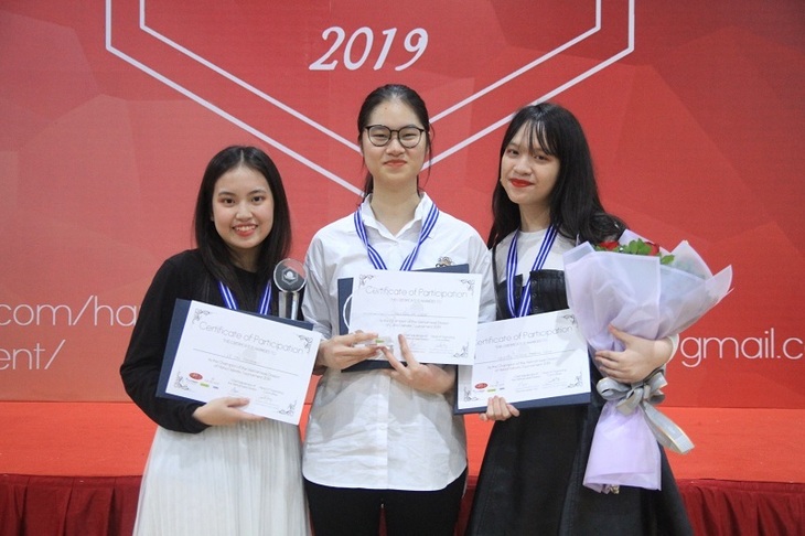 Nói về mua bán tuổi thọ thuyết phục, học sinh chuyên Ams thắng cuộc thi tranh biện - Ảnh 2. Nói về mua bán tuổi thọ thuyết phục, học sinh chuyên Ams thắng cuộc thi tranh biện - Ảnh 2.