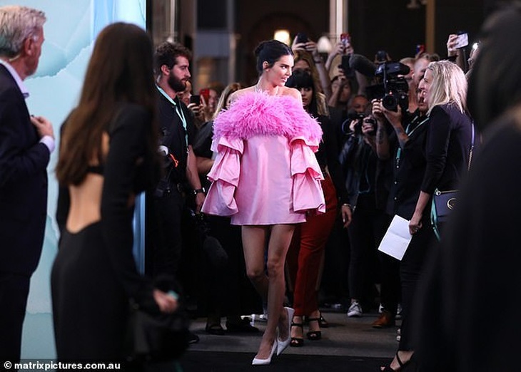 Kendall Jenner khoe chân dài quyến rũ - Ảnh 6. Kendall Jenner khoe chân dài quyến rũ - Ảnh 6.