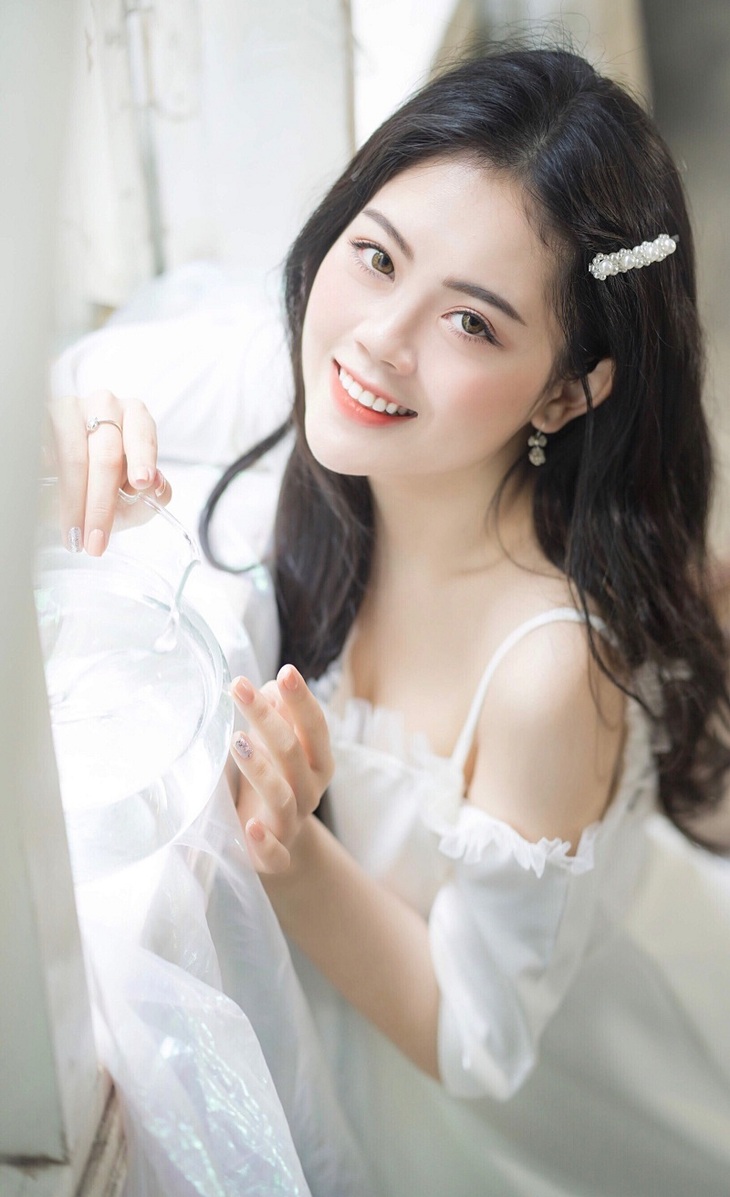 Gặp nữ sinh trường Ngoại thương vừa xinh đẹp, học giỏi lại đa tài - Ảnh 1. Gặp nữ sinh trường Ngoại thương vừa xinh đẹp, học giỏi lại đa tài - Ảnh 1.