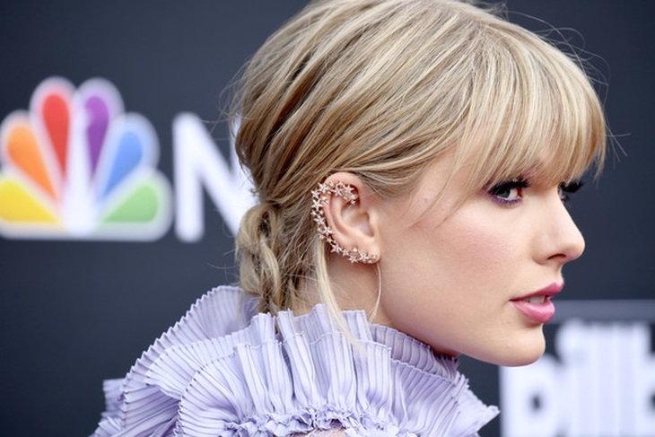 Taylor Swift xinh đẹp khoe chân dài - Ảnh 11.