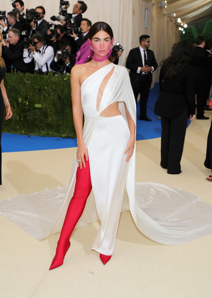 Những bộ đầm táo bạo nhất từng xuất hiện tại “đại tiệc thời trang” Met Gala - Ảnh 16. Những bộ đầm táo bạo nhất từng xuất hiện tại “đại tiệc thời trang” Met Gala - Ảnh 16.
