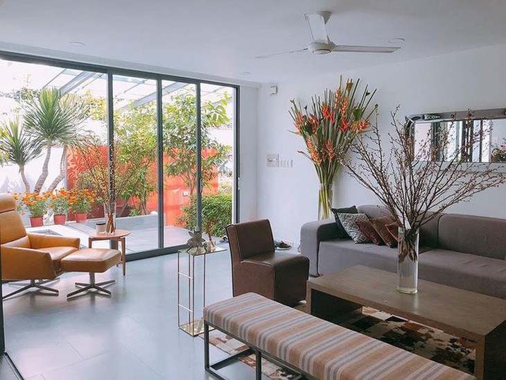 Ngắm căn biệt thự sang trọng ngập tràn hoa lá của Hồ Ngọc Hà - Ảnh 3. Ngắm căn biệt thự sang trọng ngập tràn hoa lá của Hồ Ngọc Hà - Ảnh 3.