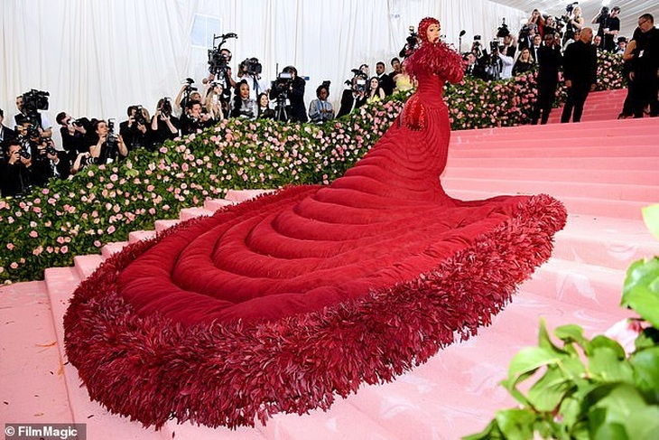 Cardi B gây choáng với váy siêu cầu kỳ - Ảnh 12. Cardi B gây choáng với váy siêu cầu kỳ - Ảnh 12.