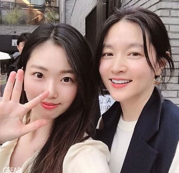 Vẻ đẹp vượt thời gian cùng cuộc hôn nhân bí ẩn bên ông xã hơn 20 tuổi của Nàng Dae Jang Geum Lee Young Ae - Ảnh 12. Vẻ đẹp vượt thời gian cùng cuộc hôn nhân bí ẩn bên ông xã hơn 20 tuổi của Nàng Dae Jang Geum Lee Young Ae - Ảnh 12.