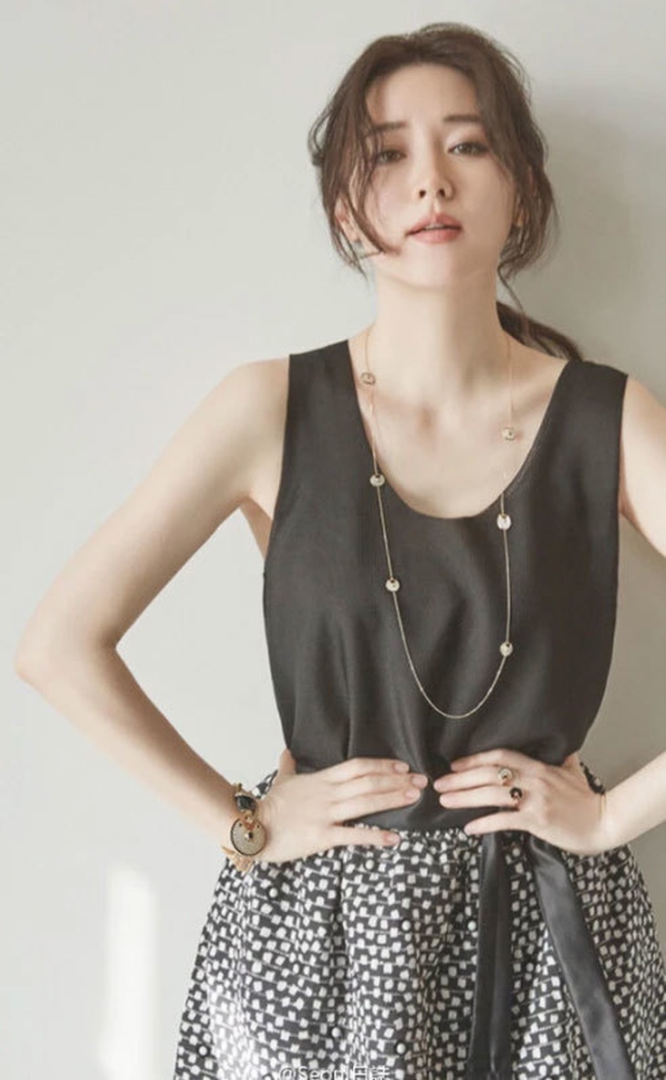 Vẻ đẹp vượt thời gian cùng cuộc hôn nhân bí ẩn bên ông xã hơn 20 tuổi của Nàng Dae Jang Geum Lee Young Ae - Ảnh 16. Vẻ đẹp vượt thời gian cùng cuộc hôn nhân bí ẩn bên ông xã hơn 20 tuổi của Nàng Dae Jang Geum Lee Young Ae - Ảnh 16.