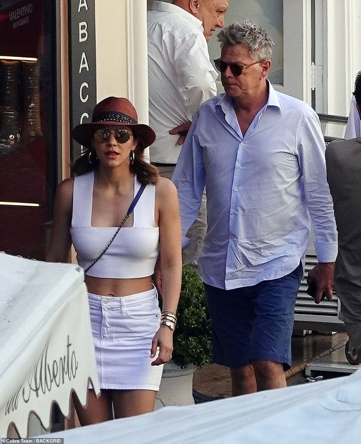 Katharine McPhee và chồng hơn 34 tuổi đi nghỉ trăng mật ở Ý - Ảnh 4. Katharine McPhee và chồng hơn 34 tuổi đi nghỉ trăng mật ở Ý - Ảnh 4.