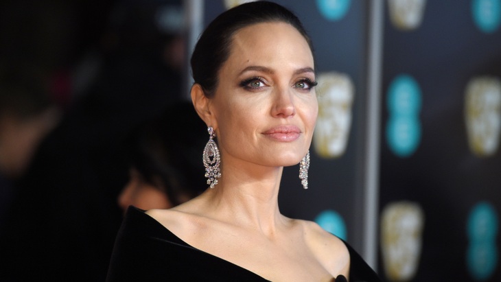 Sửng sốt nhìn ngắm Angelina Jolie đẹp như nữ thần trong clip mới - Ảnh 1. Sửng sốt nhìn ngắm Angelina Jolie đẹp như nữ thần trong clip mới - Ảnh 1.