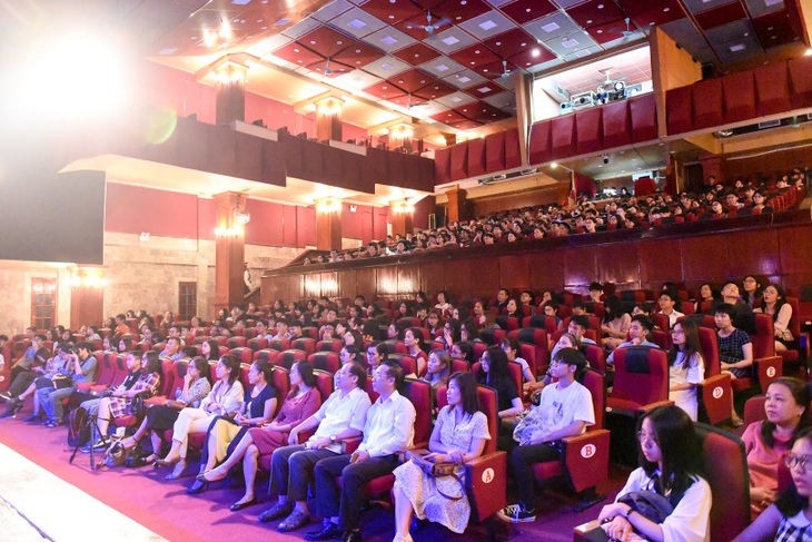 Học sinh trường Ams diễn kịch xúc động về đề tài phong kiến xưa - Ảnh 7. Học sinh trường Ams diễn kịch xúc động về đề tài phong kiến xưa - Ảnh 7.