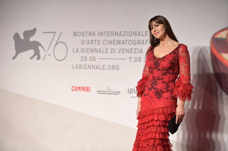 Monica Bellucci: 55 tuổi vẫn xinh đẹp hút hồn - Ảnh 2. Monica Bellucci: 55 tuổi vẫn xinh đẹp hút hồn - Ảnh 2.