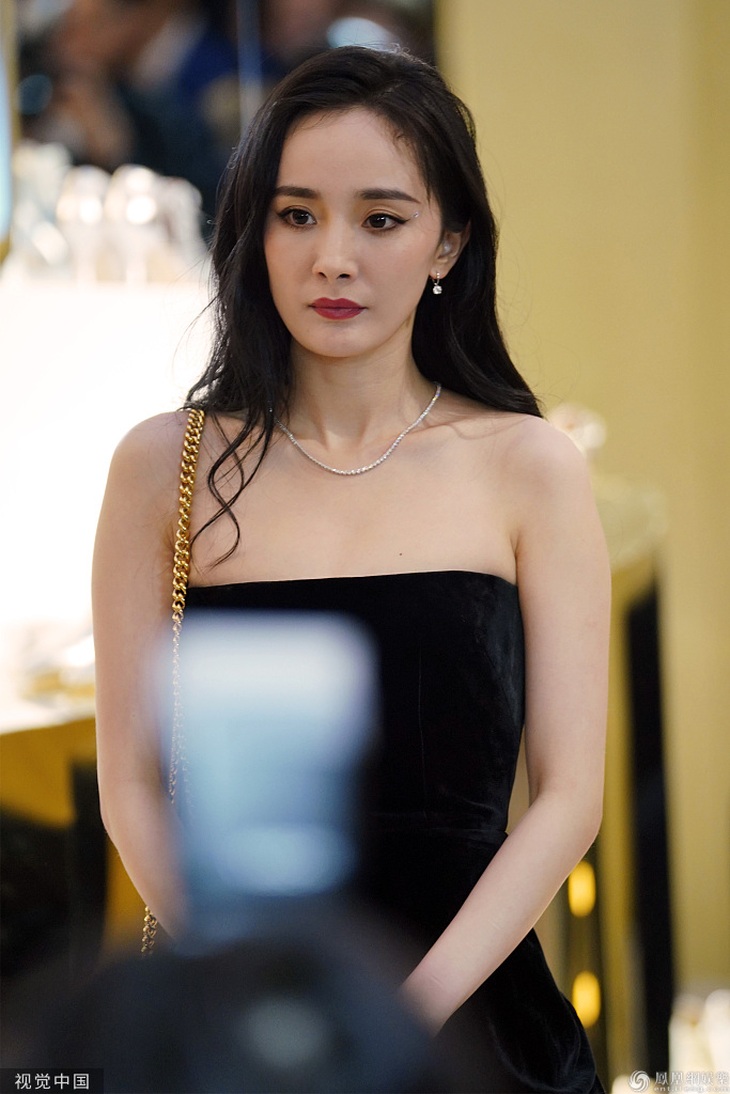 Dương Mịch gợi cảm và bốc lửa hơn sau khi ly hôn - Ảnh 2. Dương Mịch gợi cảm và bốc lửa hơn sau khi ly hôn - Ảnh 2.