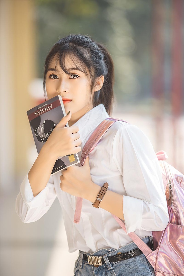 Cô gái bỗng “nổi như cồn” với bức ảnh mặc đồng phục ĐH Bách khoa - Ảnh 3.