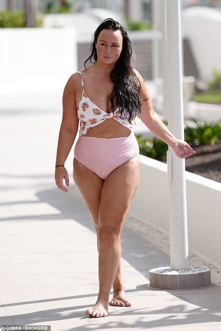 Chanelle Hayes tự tin diện áo tắm sau khi giảm gần 20 kg - Ảnh 3. Chanelle Hayes tự tin diện áo tắm sau khi giảm gần 20 kg - Ảnh 3.