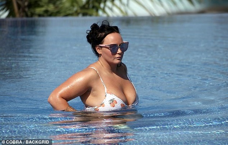 Chanelle Hayes tự tin diện áo tắm sau khi giảm gần 20 kg - Ảnh 6. Chanelle Hayes tự tin diện áo tắm sau khi giảm gần 20 kg - Ảnh 6.