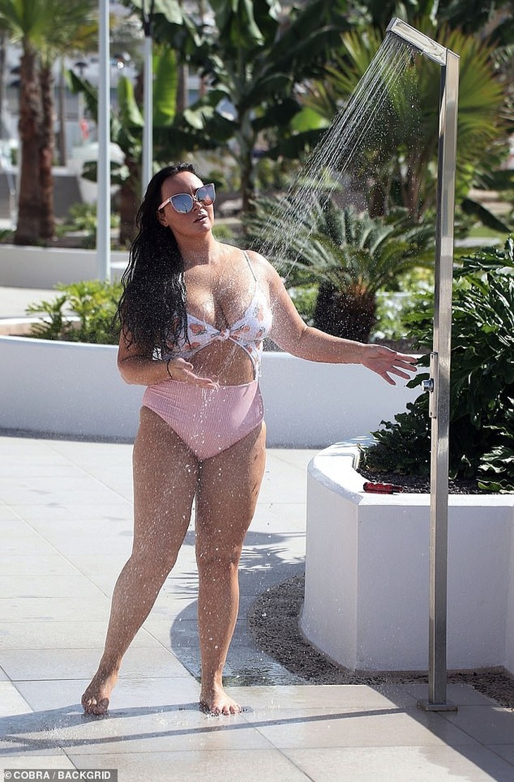Chanelle Hayes tự tin diện áo tắm sau khi giảm gần 20 kg - Ảnh 7. Chanelle Hayes tự tin diện áo tắm sau khi giảm gần 20 kg - Ảnh 7.