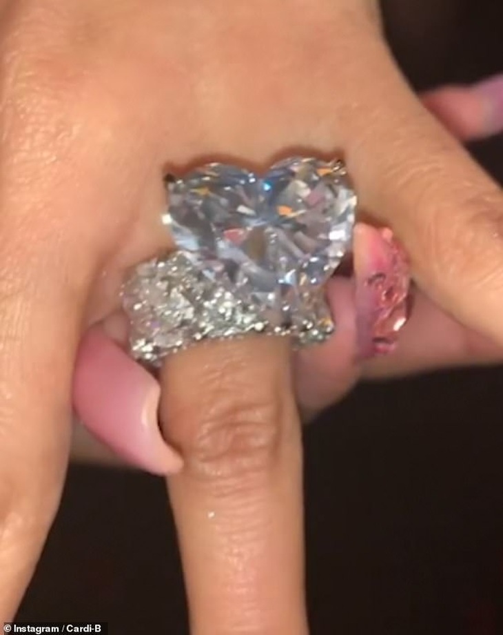 Cardi B được chồng tặng nhẫn kim cương triệu đô - Ảnh 1. Cardi B được chồng tặng nhẫn kim cương triệu đô - Ảnh 1.