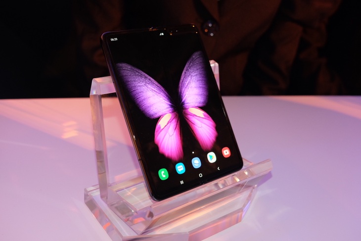 Galaxy Fold chính thức ra mắt tại Việt Nam, giá từ 50 triệu đồng - Ảnh 1. Galaxy Fold chính thức ra mắt tại Việt Nam, giá từ 50 triệu đồng - Ảnh 1.