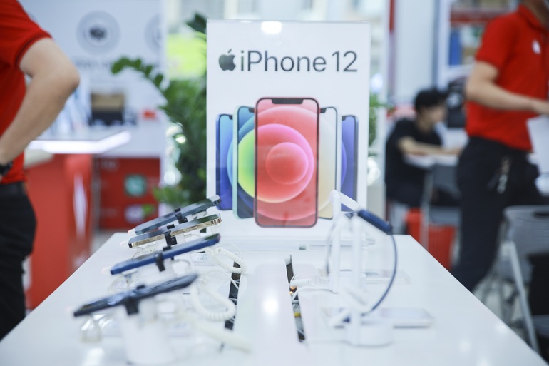 iPhone 11, iPhone 12 liên tục giảm giá tại Việt Nam - 1