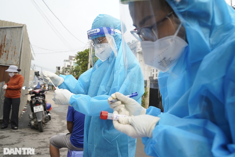 Vì sao Việt Nam chưa thể coi Covid-19 như bệnh cúm dù tiêm vaccine nhiều? - 2