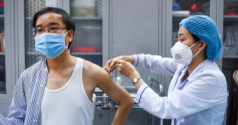 Việt Nam về đích trước 6 tháng trong chiến dịch tiêm vaccine  Covid-19 - 1