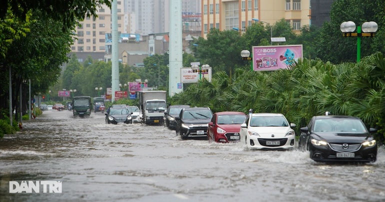 Thanh tra đường nhồi cao ốc Lê Văn Lương - Tố Hữu, lộ đầy rẫy vi phạm - 4