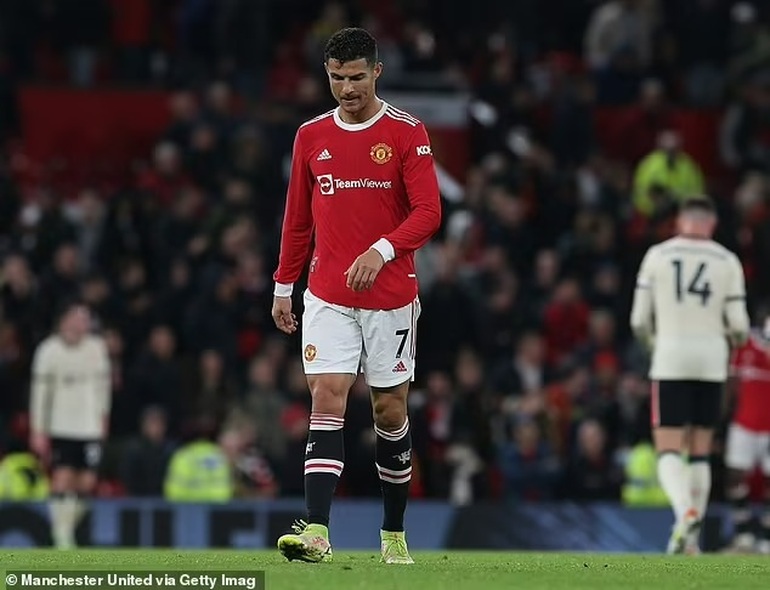C.Ronaldo bị xem là tội đồ khiến Man Utd tụt dốc không phanh - 2