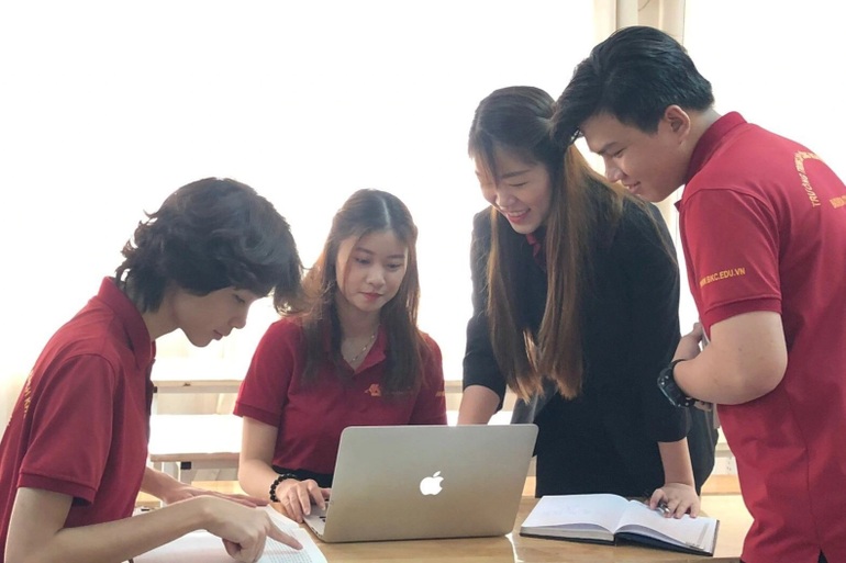 Học marketing ra trường có phải đứng ngoài đường phát tờ rơi? - 1 Học marketing ra trường có phải đứng ngoài đường phát tờ rơi? - 1