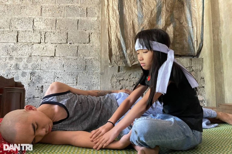 Nghẹn lòng bé 9 tuổi không cha, mồ côi mẹ, lay lắt cùng ông bà nghèo khó - 7 Nghẹn lòng bé 9 tuổi không cha, mồ côi mẹ, lay lắt cùng ông bà nghèo khó - 7
