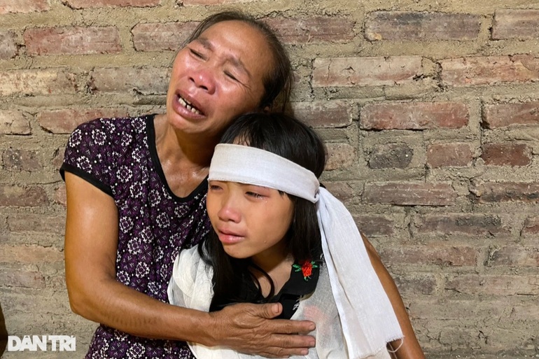 Nghẹn lòng bé 9 tuổi không cha, mồ côi mẹ, lay lắt cùng ông bà nghèo khó - 3 Nghẹn lòng bé 9 tuổi không cha, mồ côi mẹ, lay lắt cùng ông bà nghèo khó - 3