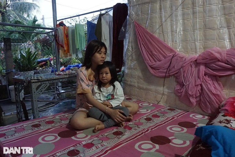 Bố mất vì Covid-19, mẹ ung thư, 2 em nhỏ ngơ ngác chưa biết trôi dạt về đâu - 2 Bố mất vì Covid-19, mẹ ung thư, 2 em nhỏ ngơ ngác chưa biết trôi dạt về đâu - 2