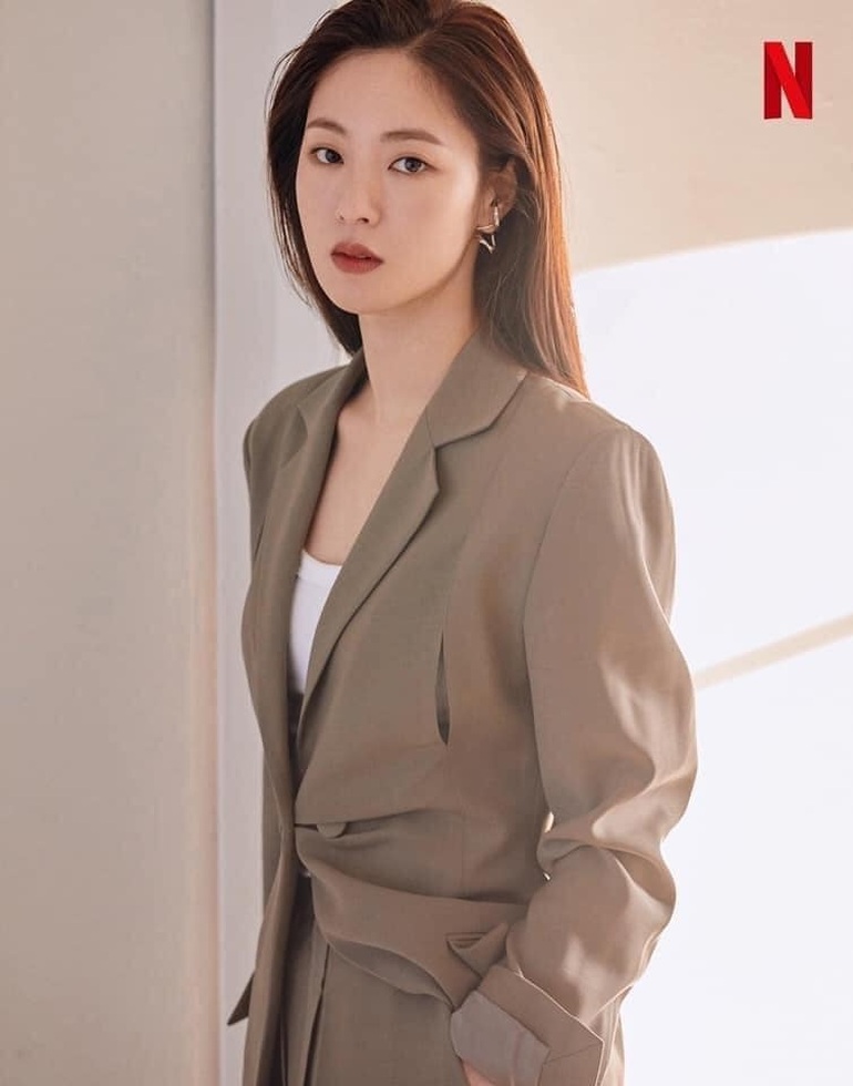 2 năm sau ly hôn Song Hye Kyo, Song Joong Ki bị bắt gặp hò hẹn