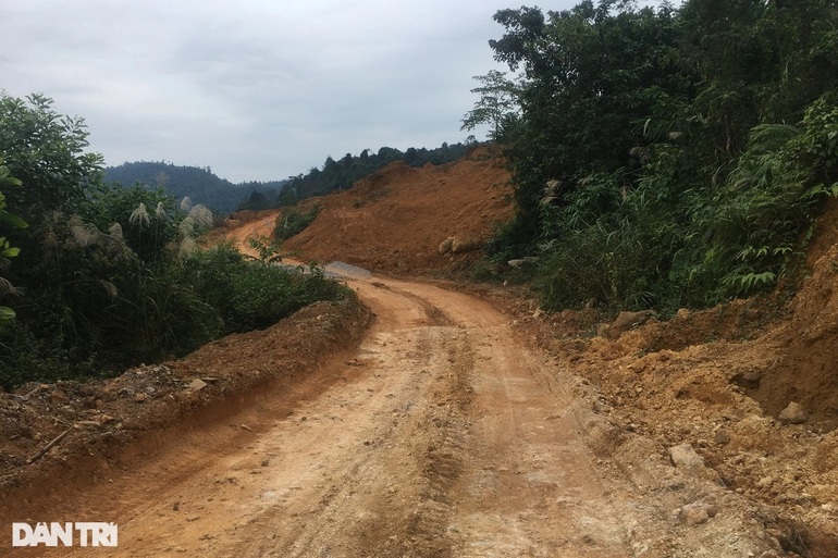 Cận cảnh mỏ khoáng sản lậu quy mô lớn vừa bị phát hiện tại Quảng Bình - 8