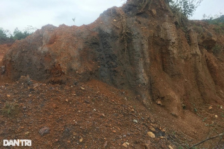 Cận cảnh mỏ khoáng sản lậu quy mô lớn vừa bị phát hiện tại Quảng Bình - 7