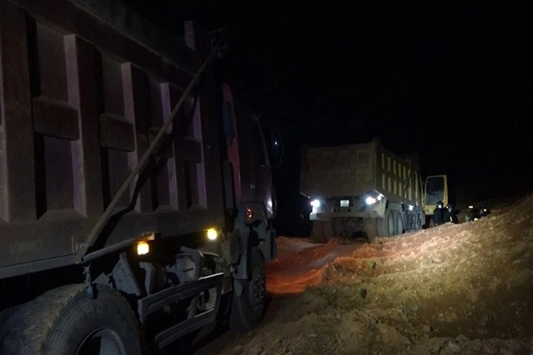 Cận cảnh mỏ khoáng sản lậu quy mô lớn vừa bị phát hiện tại Quảng Bình - 5