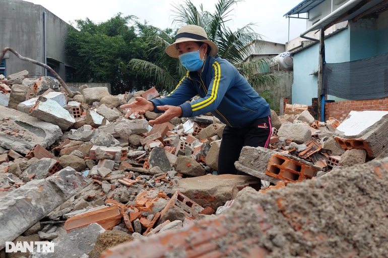 Hỗ trợ người dân sửa nhà sập do lũ kịp đón Tết Nguyên đán - 2 Hỗ trợ người dân sửa nhà sập do lũ kịp đón Tết Nguyên đán - 2