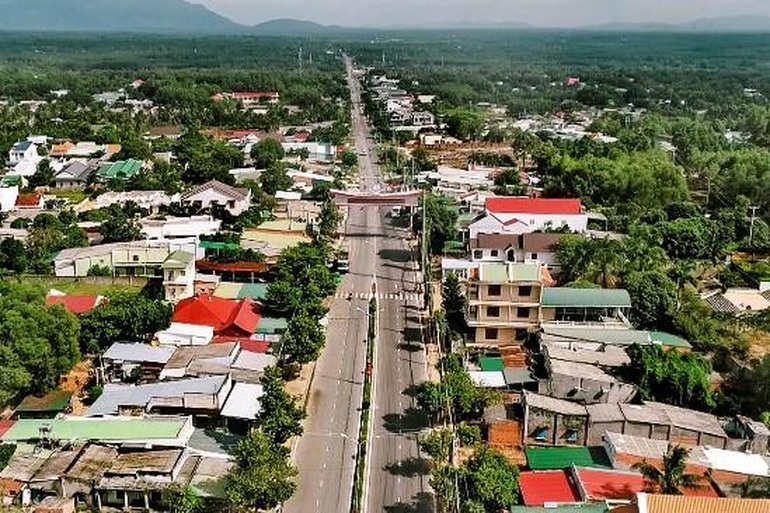 Thị xã La Gi có một vẻ đẹp hoang sơ và rất trong sáng, đáng để bạn khám phá. Xem hình ảnh liên quan để cảm nhận sự đầy màu sắc và niềm đam mê của những người yêu thiên nhiên.