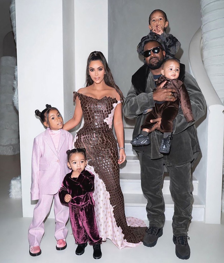 Kim Kardashian chơi sang mùa giáng sinh - 2 Kim Kardashian chơi sang mùa giáng sinh - 2