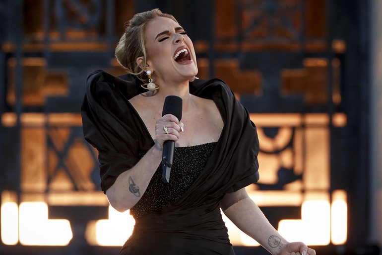 Ca sĩ Adele cấm các tay chơi giàu có vào xem hát miễn phí