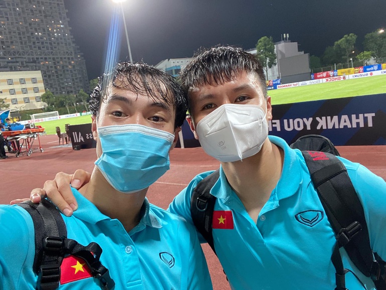 Công Phượng, Quang Hải chia sẻ cảm xúc sau trận thắng Malaysia - 9