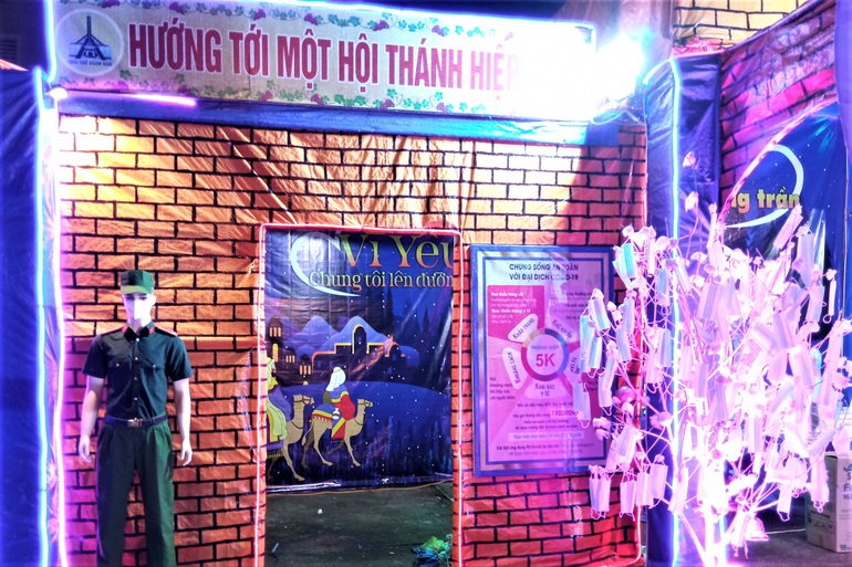 Nhà thờ xứ biển làm hang đá bệnh viện dã chiến Covid-19 đón giáng sinh - 5 Nhà thờ xứ biển làm hang đá bệnh viện dã chiến Covid-19 đón giáng sinh - 5