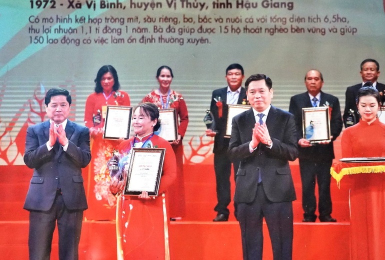Trồng cây xen canh nuôi cá, đút túi cả tỷ đồng mỗi năm - 2 Trồng cây xen canh nuôi cá, đút túi cả tỷ đồng mỗi năm - 2