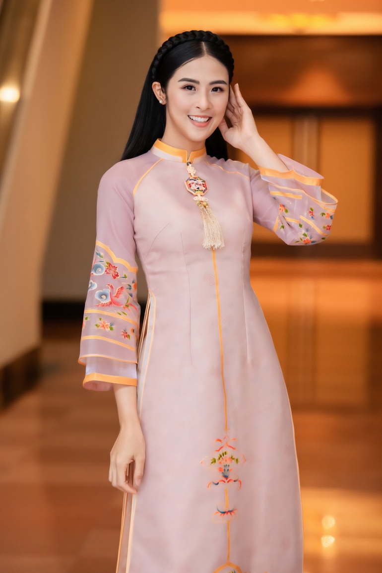 Hoa hậu Khánh Ngân, Ngọc Hân bất ngờ chọn cùng tông áo dài - 3