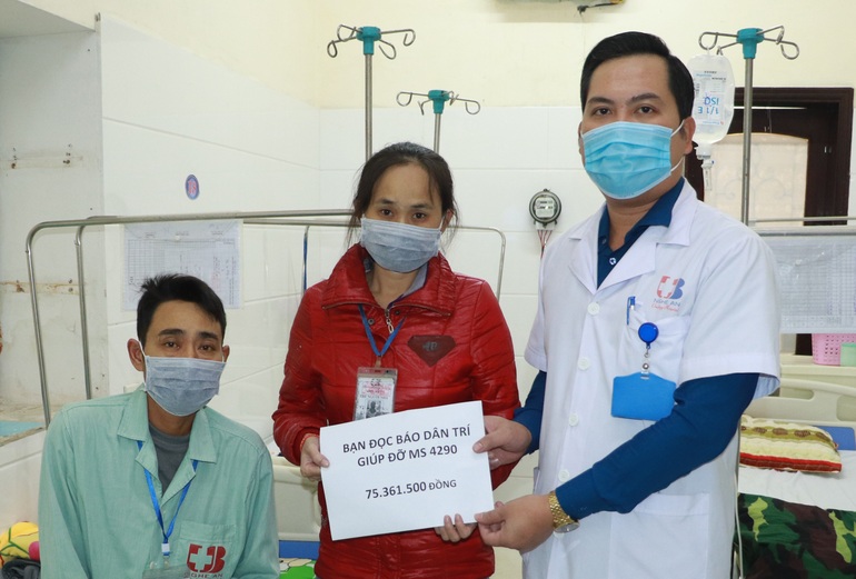Bạn đọc Dân trí giúp đỡ cặp vợ chồng mang bệnh ung thư hơn 75 triệu đồng - 1 Bạn đọc Dân trí giúp đỡ cặp vợ chồng mang bệnh ung thư hơn 75 triệu đồng - 1