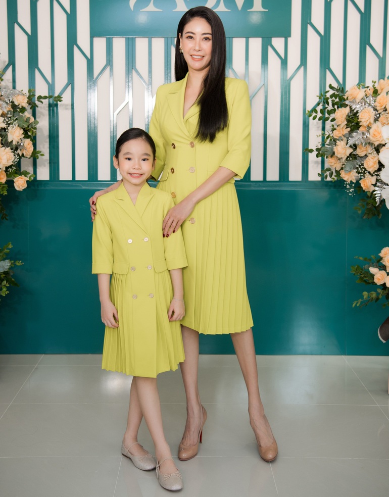 Ca sĩ Tùng Dương hát nhạc Phú Quang tặng đạo diễn Đoàn Thúy Phương - 4 Ca sĩ Tùng Dương hát nhạc Phú Quang tặng đạo diễn Đoàn Thúy Phương - 4