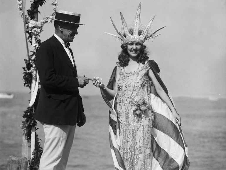 100 năm Hoa hậu Mỹ Miss America: Liệu có đi thêm được 100 năm nữa? - 3 100 năm Hoa hậu Mỹ Miss America: Liệu có đi thêm được 100 năm nữa? - 3