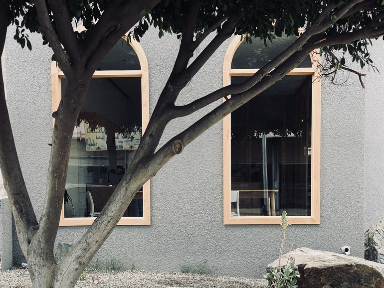 Quán cà phê nửa kín nửa hở làm từ vật liệu tái chế, đẹp vạn người mê - 2