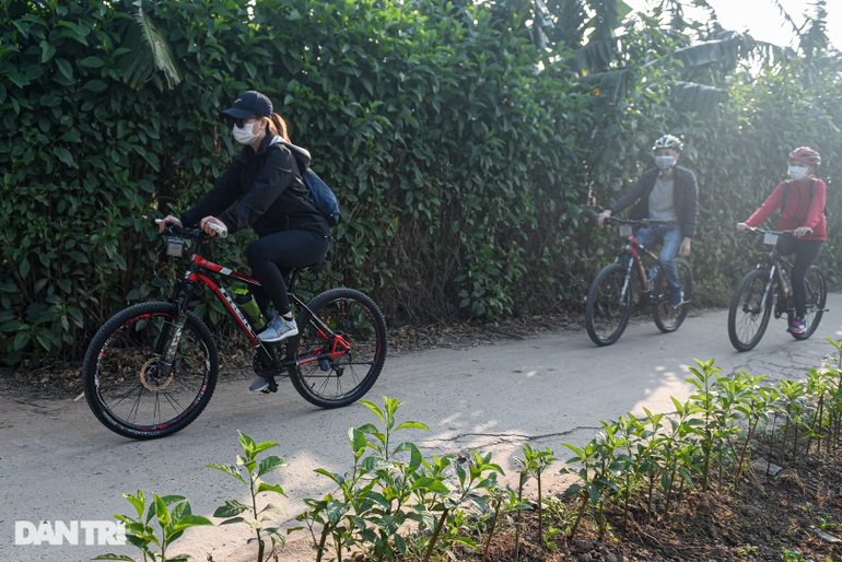 Ngại đi xa vì dịch, khách chi tiền triệu đặt tour xe đạp du lịch Hà Nội - 4